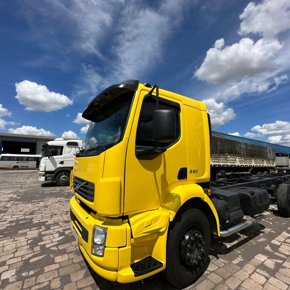 Capa Espelho Retrovisor Volvo VM 2006 em Diante ER1223B