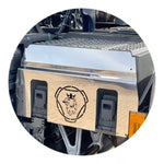 Acabamento Inox Tampa Bateria Scania NTG Frontal