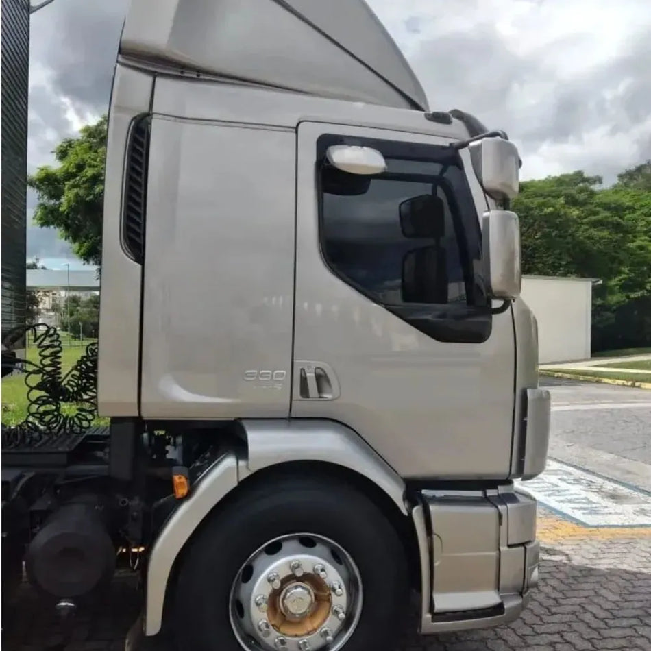 Tampa Estribo Volvo VM 2006-2018 c/ Suportes 2 Degraus