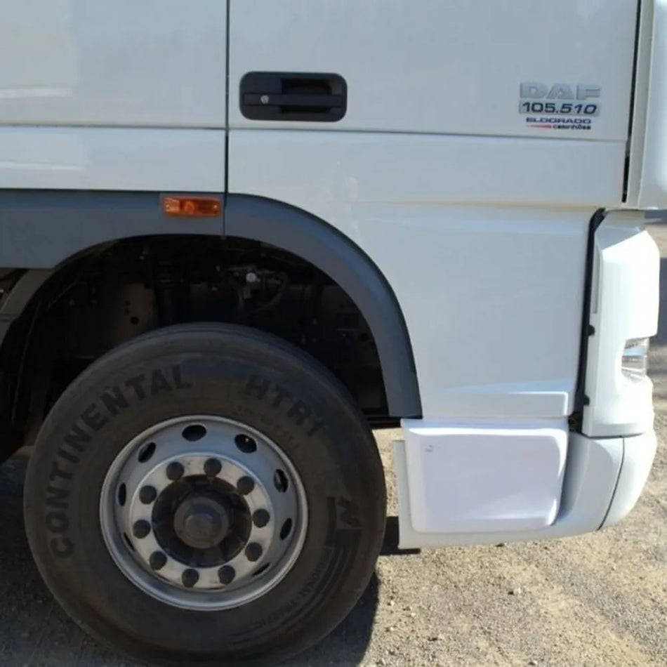 Tampa Estribo DAF XF Par Polímero Branco Esquerdo Direito