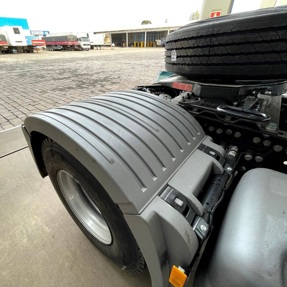 Meio Paralama Mercedes-Benz Actros Axor Dianteiro