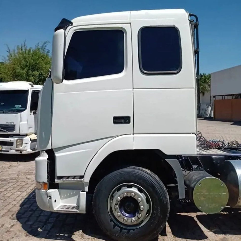 Tampa Estribo Extensão Porta Volvo FH 2004 a 2014