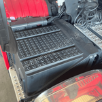 Tampa Caixa Bateria c/ Degrau Scania NTG 2019+ c/ Presilhas