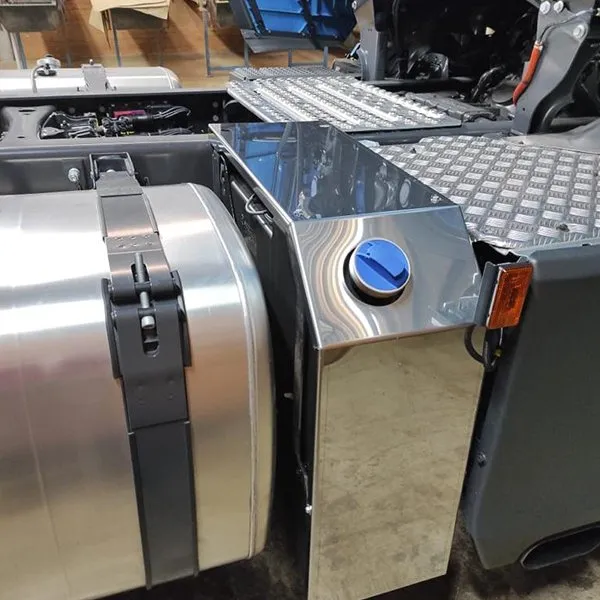 Acabamento Inox Tanque Arla 105L Scania NTG